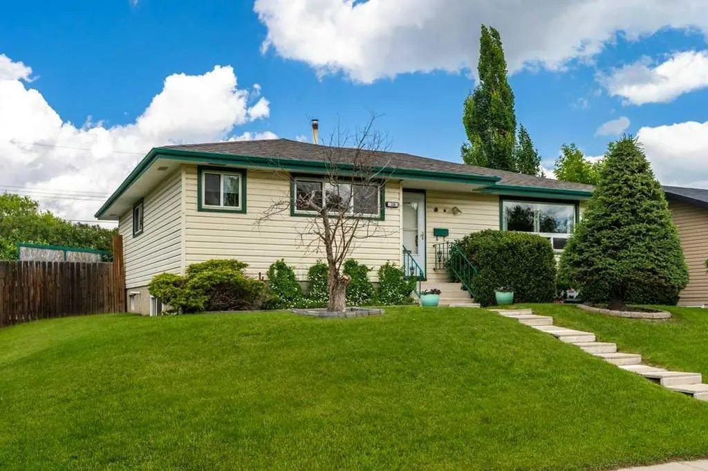 39 Maryvale Crescent NE Calgary AB T2A 2V5