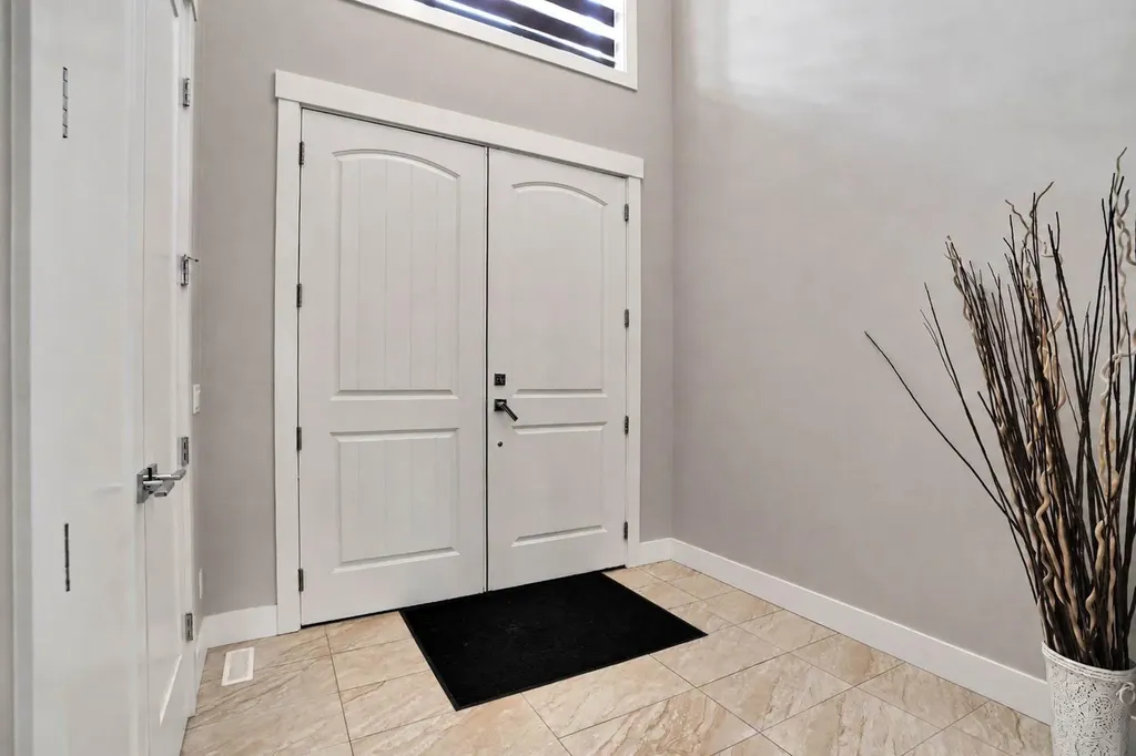 113 Kinniburgh Bay Chestermere AB T1X0M2
