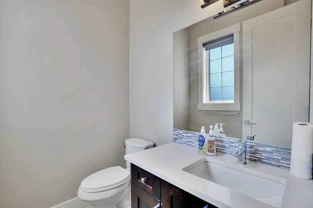 113 Kinniburgh Bay Chestermere AB T1X0M2