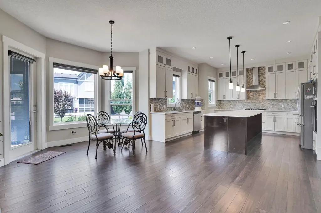 113 Kinniburgh Bay Chestermere AB T1X0M2