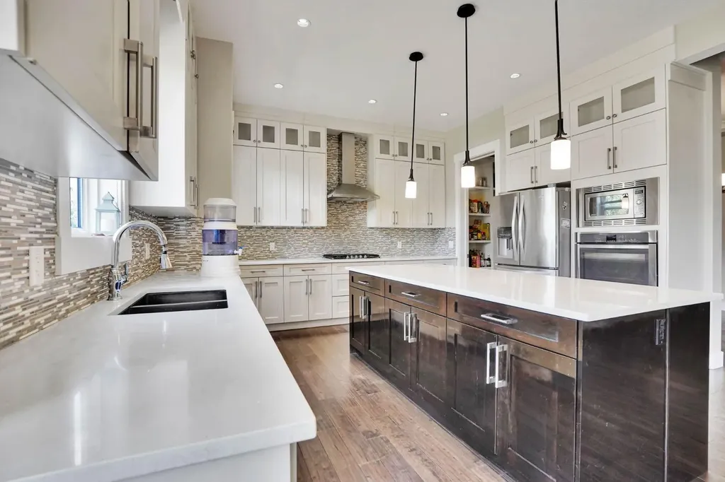 113 Kinniburgh Bay Chestermere AB T1X0M2