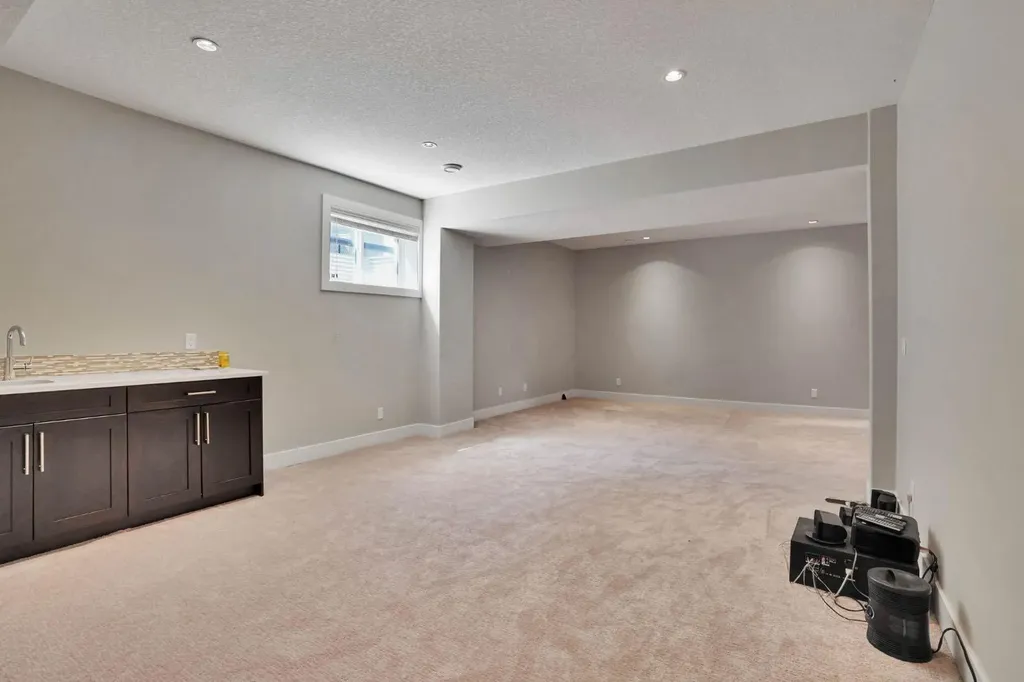 113 Kinniburgh Bay Chestermere AB T1X0M2