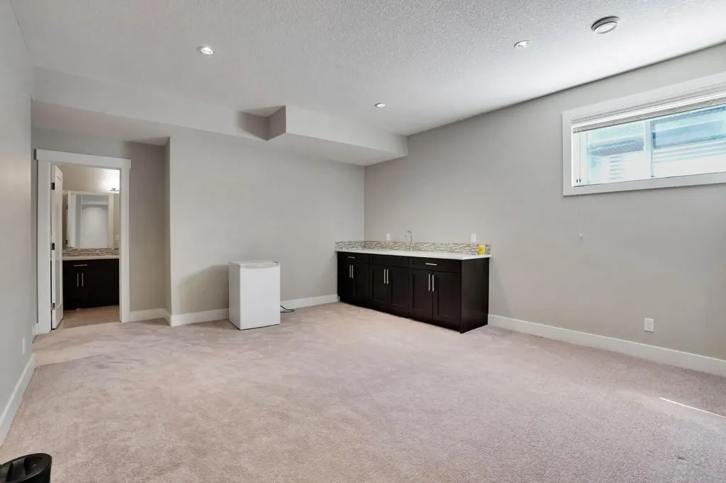 113 Kinniburgh Bay Chestermere AB T1X0M2