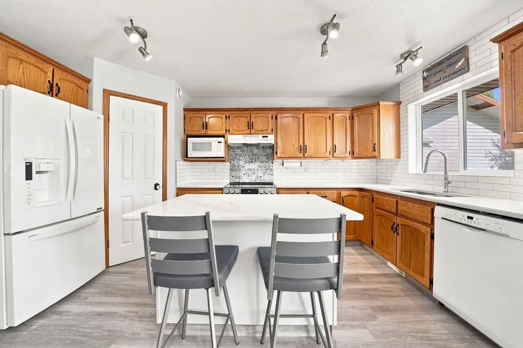 155 Lampard Crescent Red Deer AB T4R 2W7