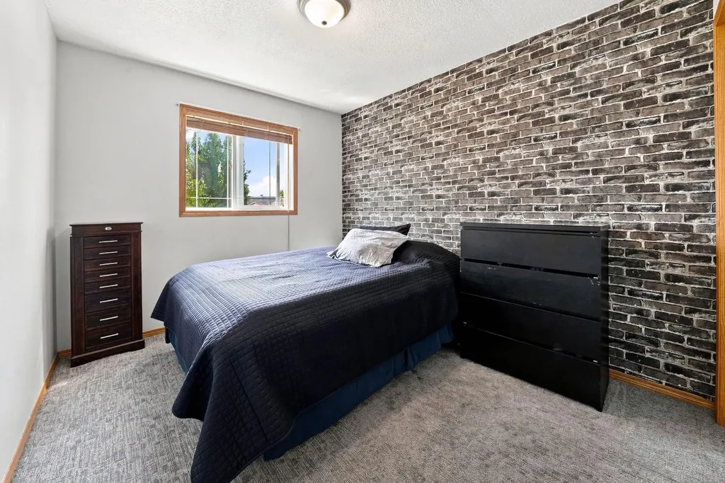 155 Lampard Crescent Red Deer AB T4R 2W7
