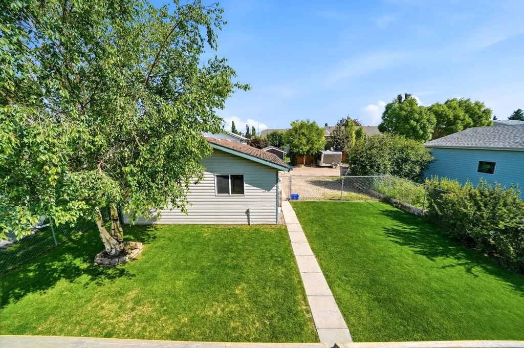 155 Lampard Crescent Red Deer AB T4R 2W7