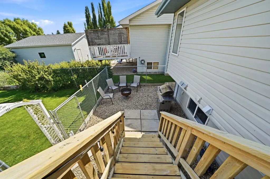 155 Lampard Crescent Red Deer AB T4R 2W7