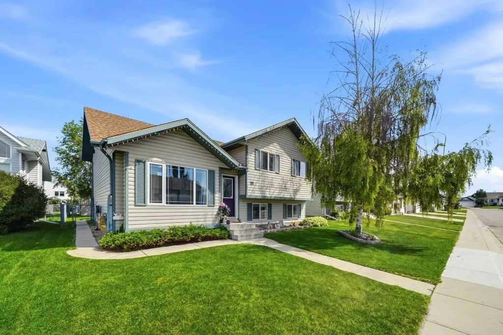 155 Lampard Crescent Red Deer AB T4R 2W7