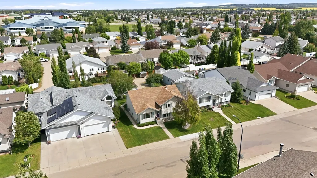 155 Lampard Crescent Red Deer AB T4R 2W7