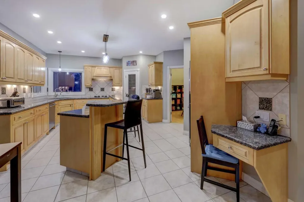 40 Arbour Estates Green NW Calgary AB T3G4E7