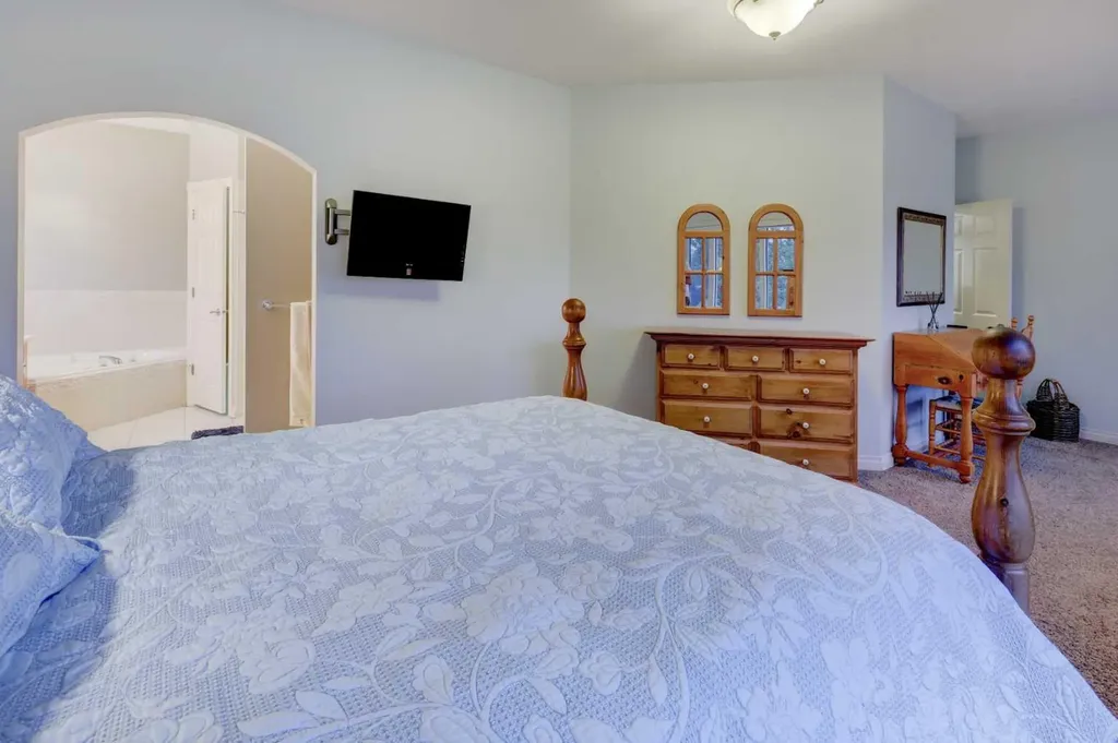 40 Arbour Estates Green NW Calgary AB T3G4E7
