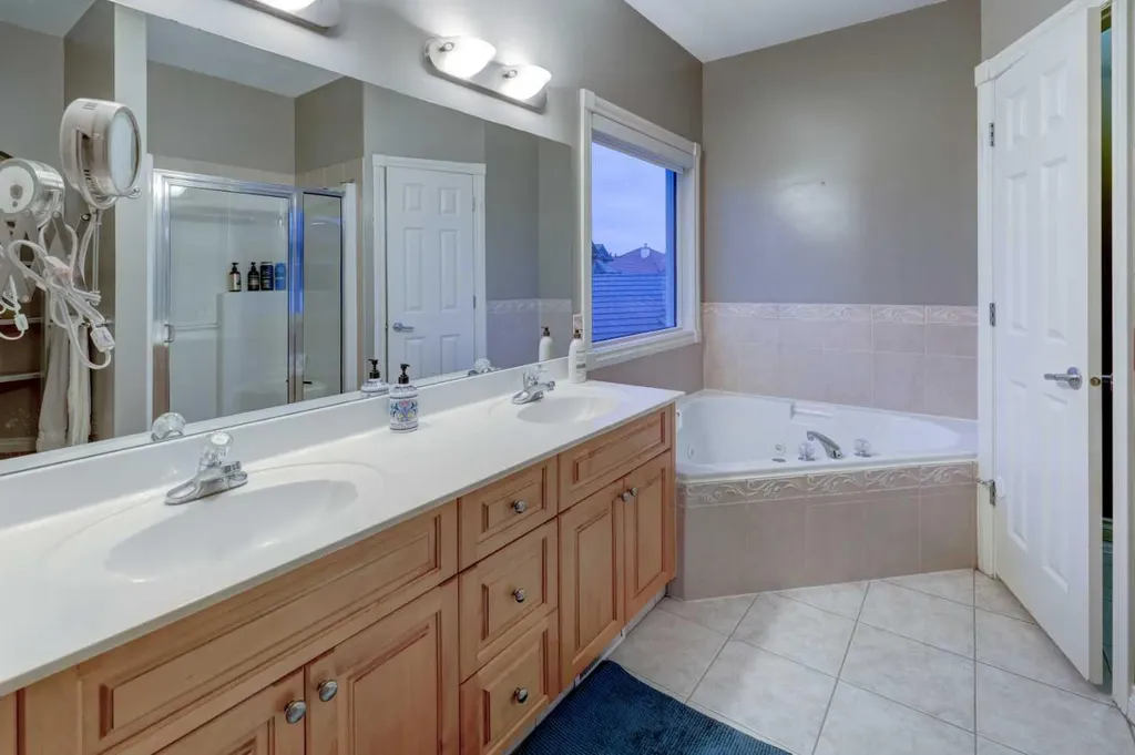 40 Arbour Estates Green NW Calgary AB T3G4E7