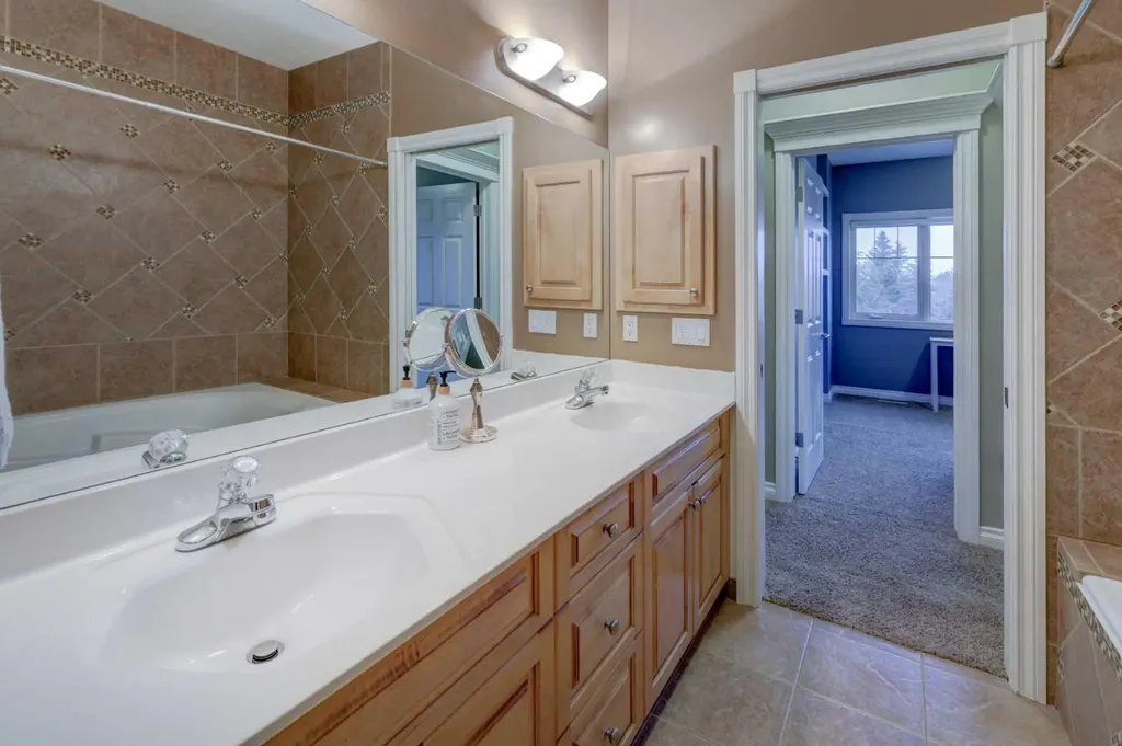 40 Arbour Estates Green NW Calgary AB T3G4E7