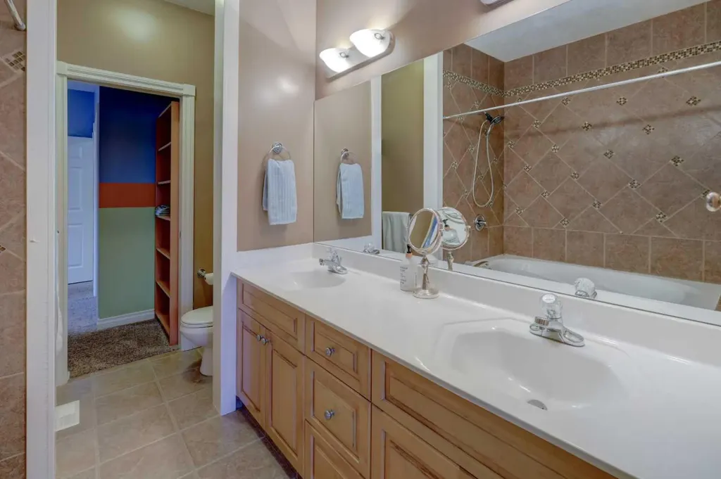 40 Arbour Estates Green NW Calgary AB T3G4E7