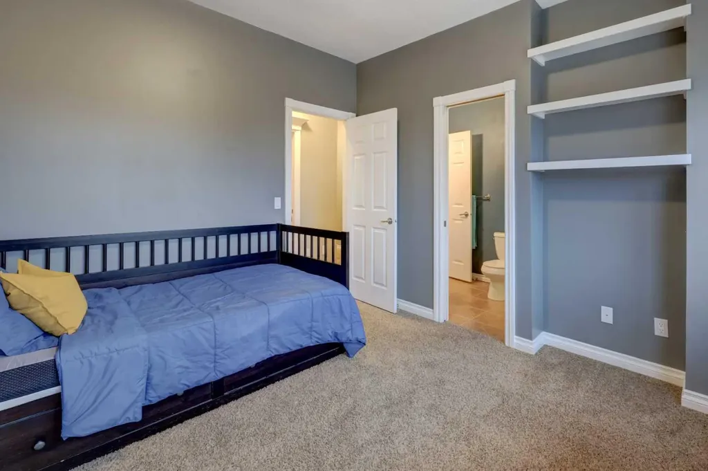 40 Arbour Estates Green NW Calgary AB T3G4E7