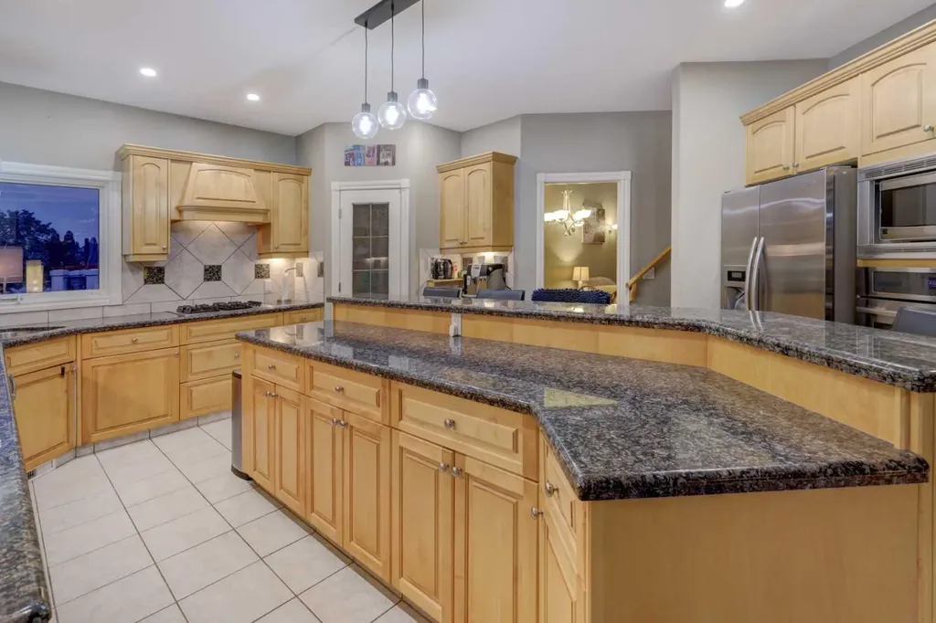 40 Arbour Estates Green NW Calgary AB T3G4E7
