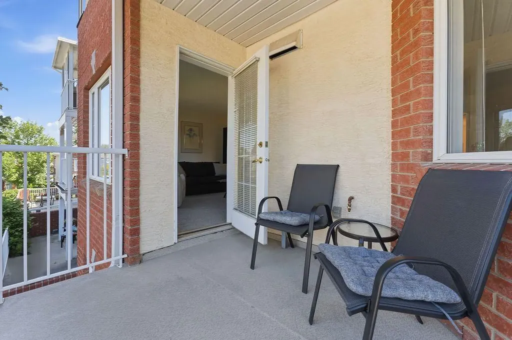 1210 Sienna Park Green SW Calgary AB T3H 3N7