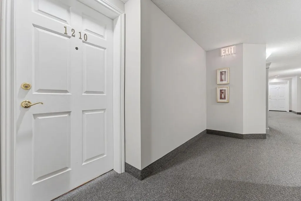 1210 Sienna Park Green SW Calgary AB T3H 3N7
