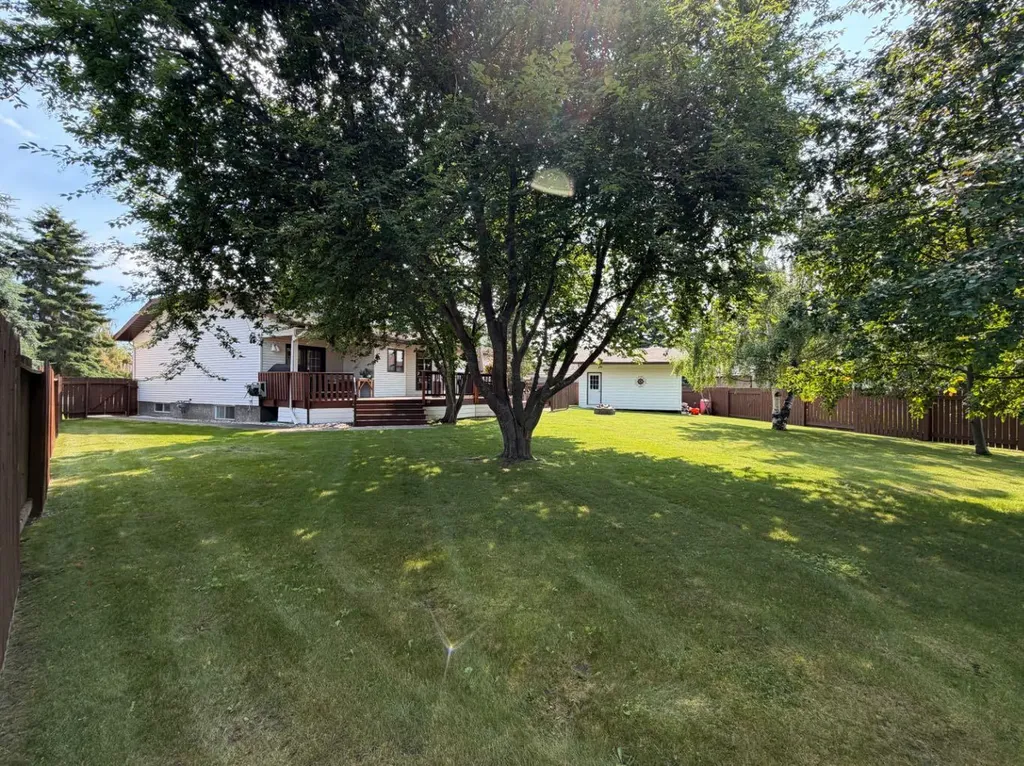 5245 16 Avenue Edson AB T7E 1H1