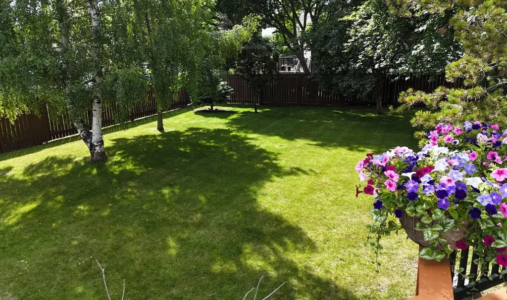 5245 16 Avenue Edson AB T7E 1H1