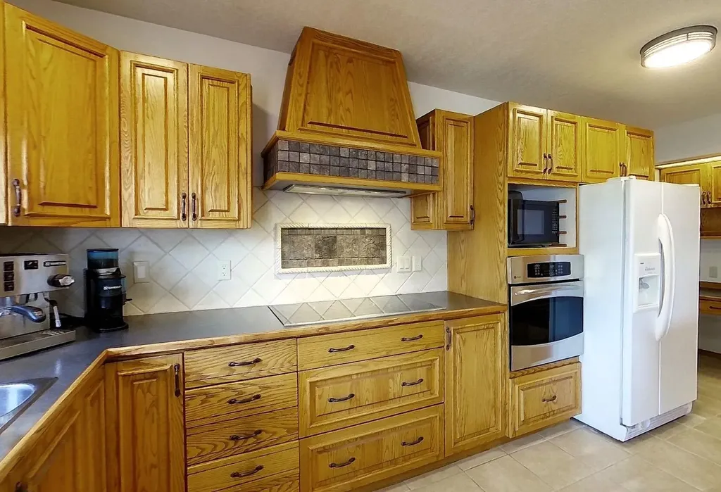 5245 16 Avenue Edson AB T7E 1H1