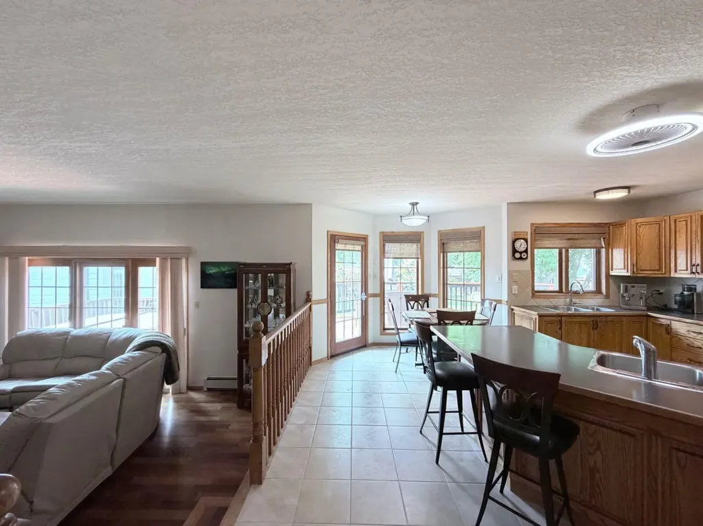 5245 16 Avenue Edson AB T7E 1H1