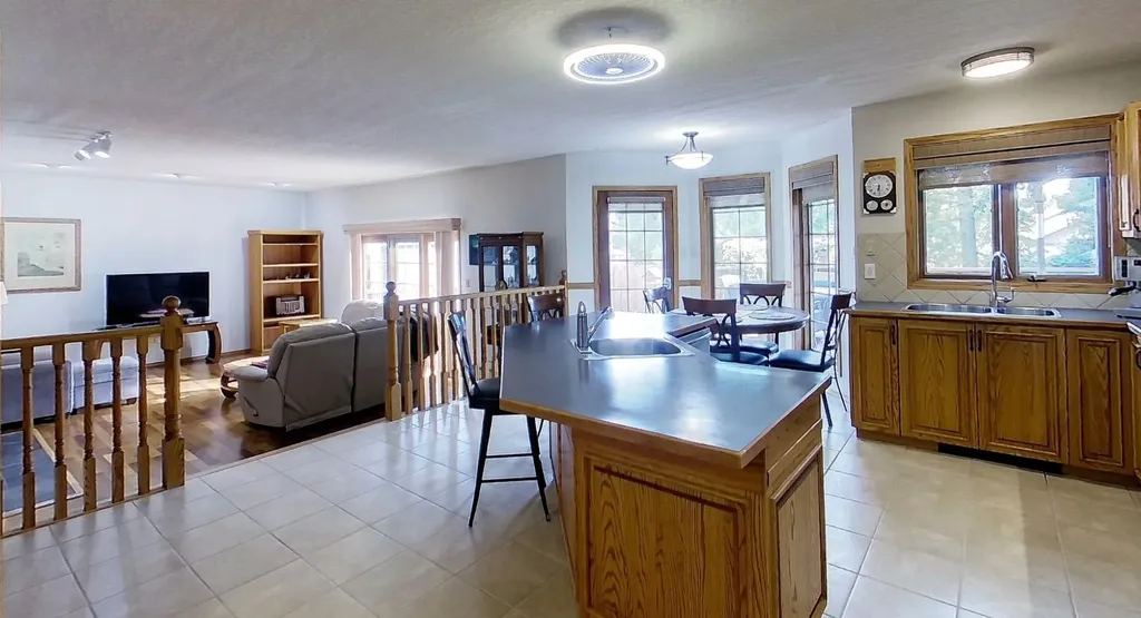 5245 16 Avenue Edson AB T7E 1H1
