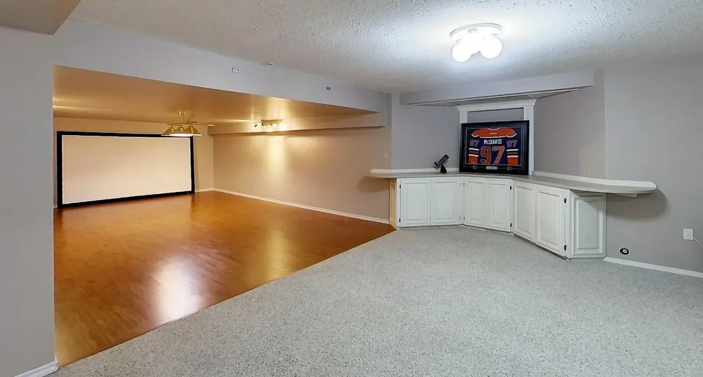 5245 16 Avenue Edson AB T7E 1H1