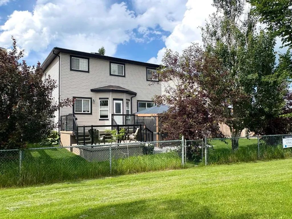 133 Channelside Cove SW Airdrie AB T4B2J1