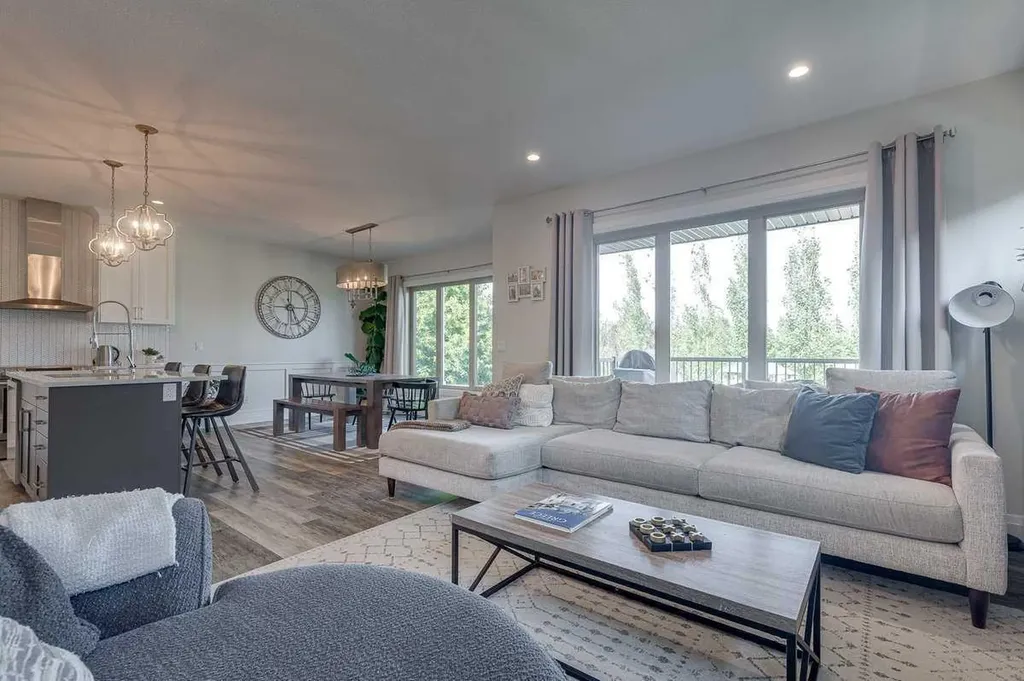 6 Sheep Close Lacombe AB T4L 0J1
