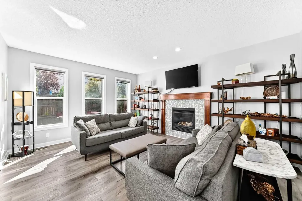 144 Pantego Close NW Calgary AB T3K 0K2