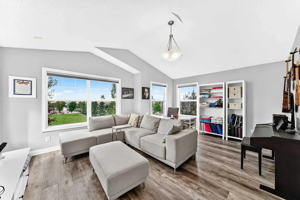 144 Pantego Close NW Calgary AB T3K 0K2