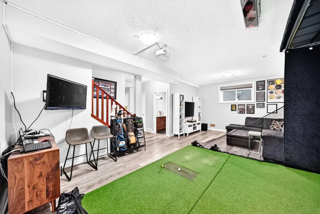 144 Pantego Close NW Calgary AB T3K 0K2