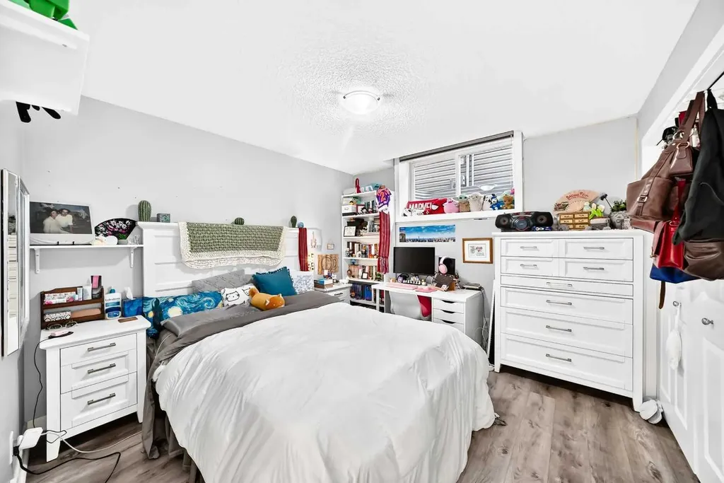 144 Pantego Close NW Calgary AB T3K 0K2