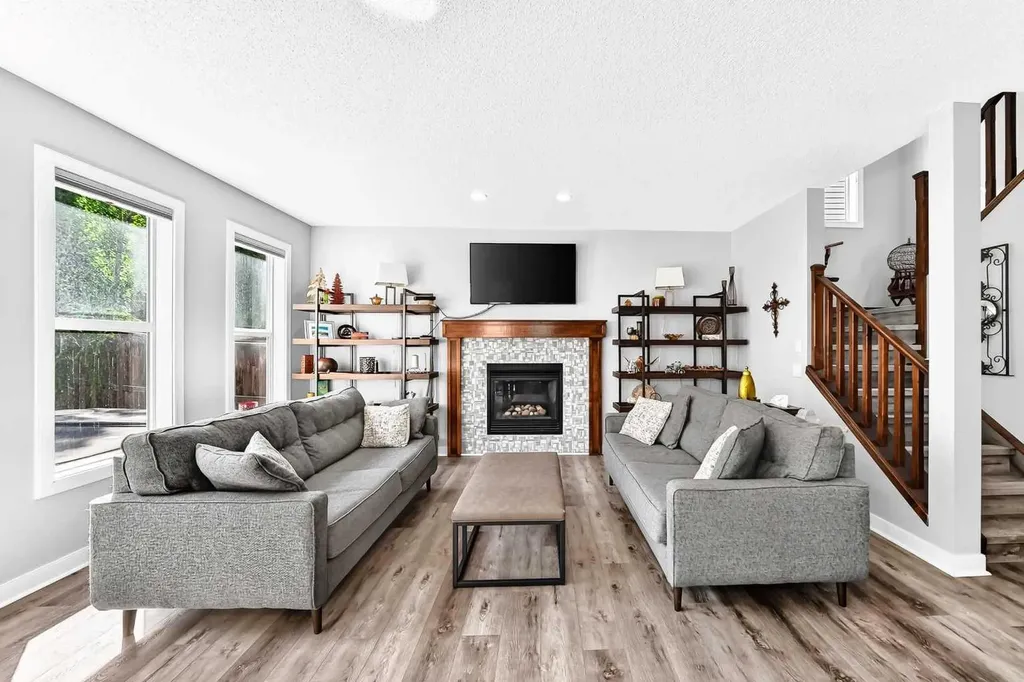144 Pantego Close NW Calgary AB T3K 0K2