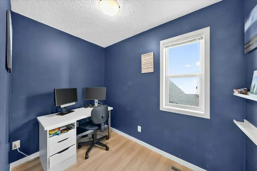 174 Mahogany Heights SE Calgary AB T3M 0X6