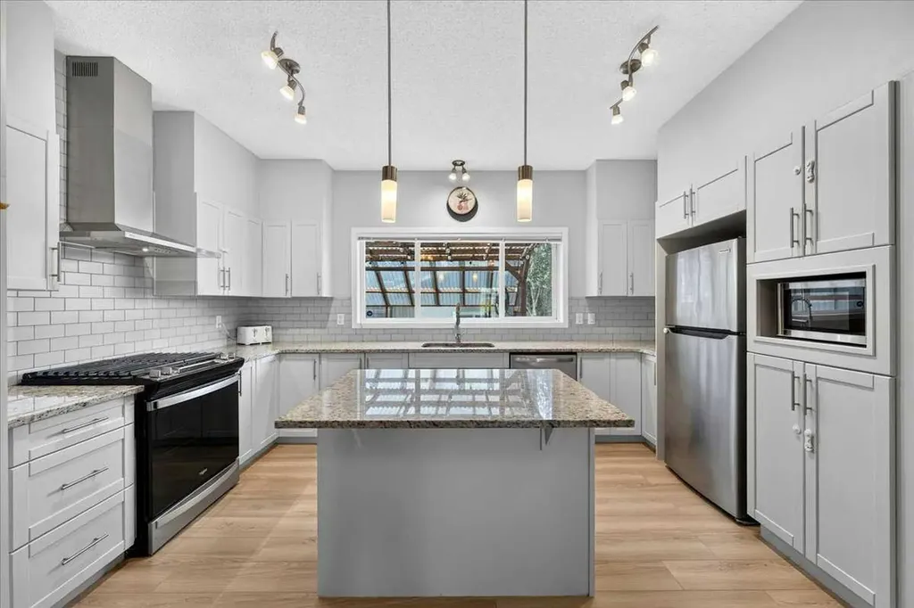 174 Mahogany Heights SE Calgary AB T3M 0X6