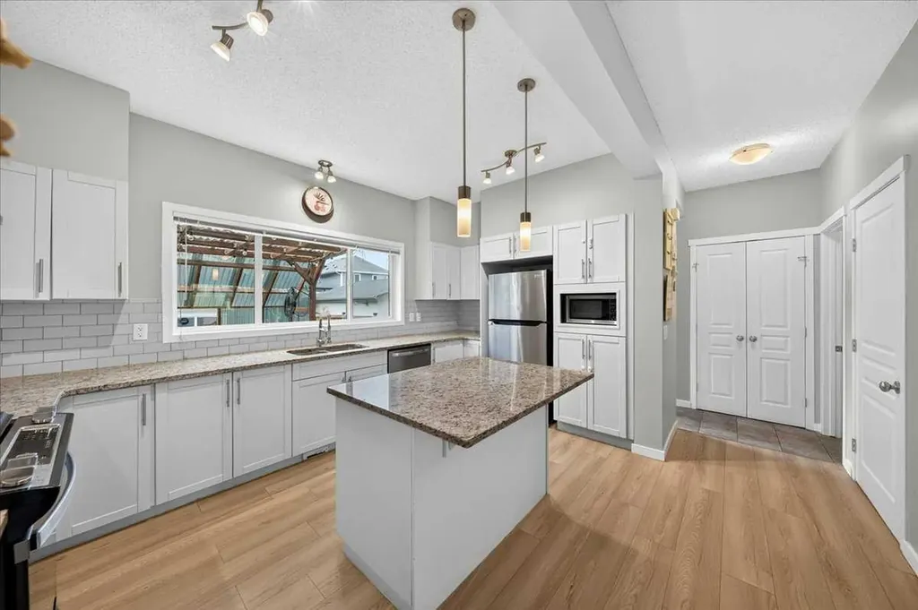 174 Mahogany Heights SE Calgary AB T3M 0X6