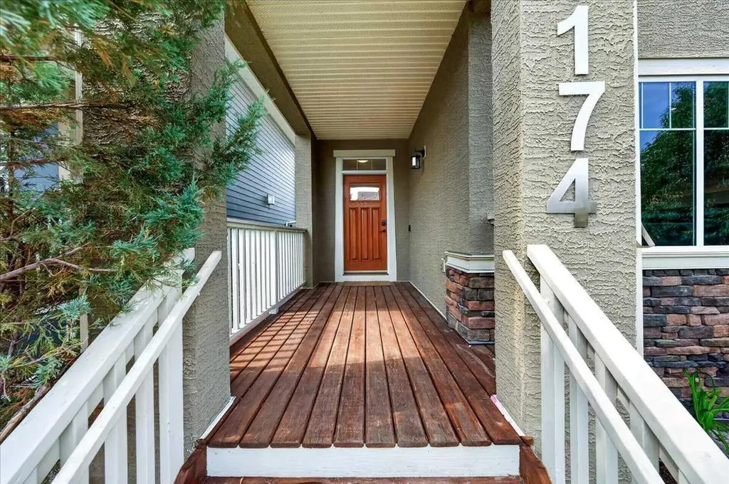 174 Mahogany Heights SE Calgary AB T3M 0X6