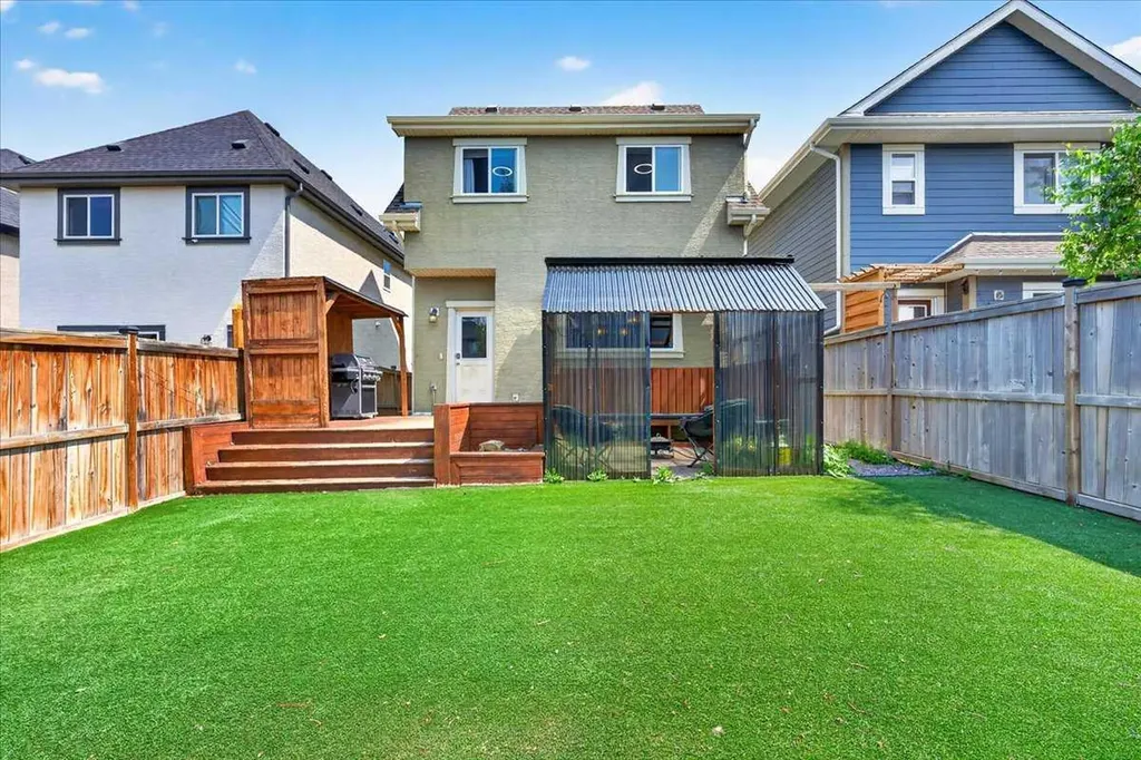 174 Mahogany Heights SE Calgary AB T3M 0X6