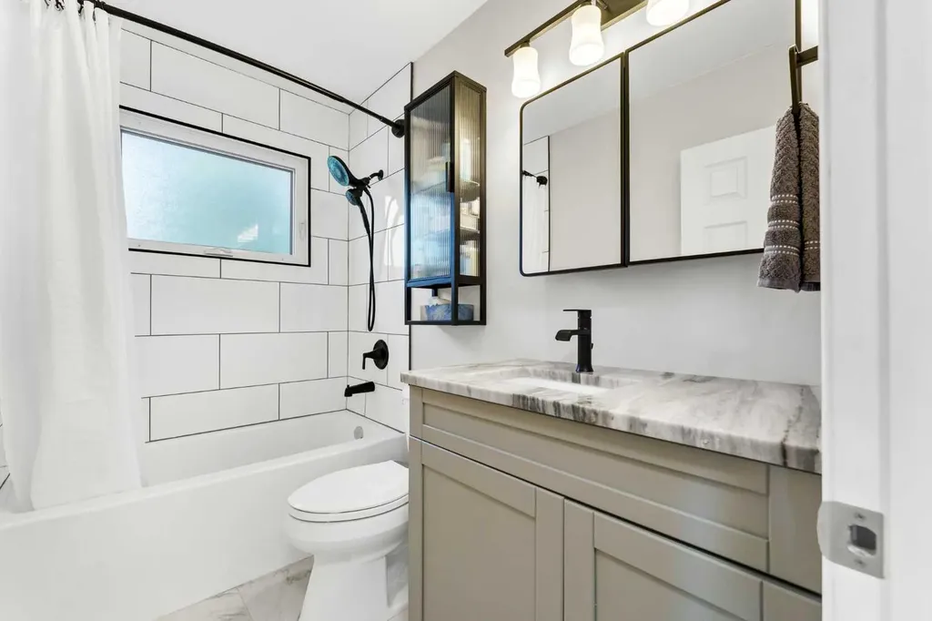 1640 9 Avenue NE Medicine Hat AB T1A6G2
