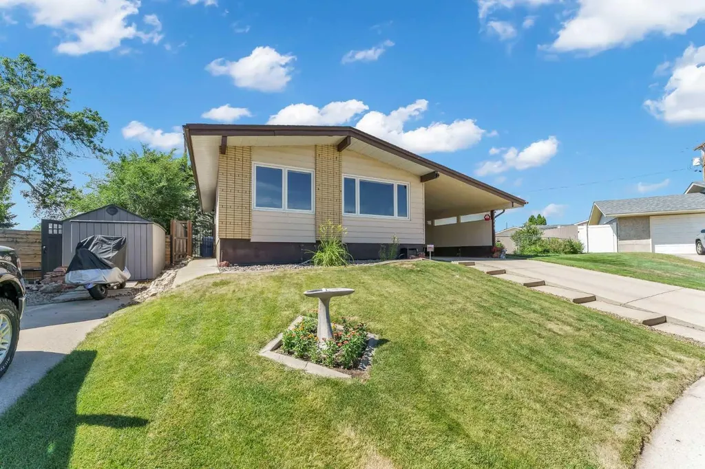 1640 9 Avenue NE Medicine Hat AB T1A6G2