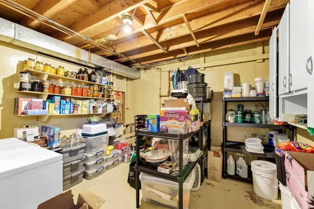 1640 9 Avenue NE Medicine Hat AB T1A6G2