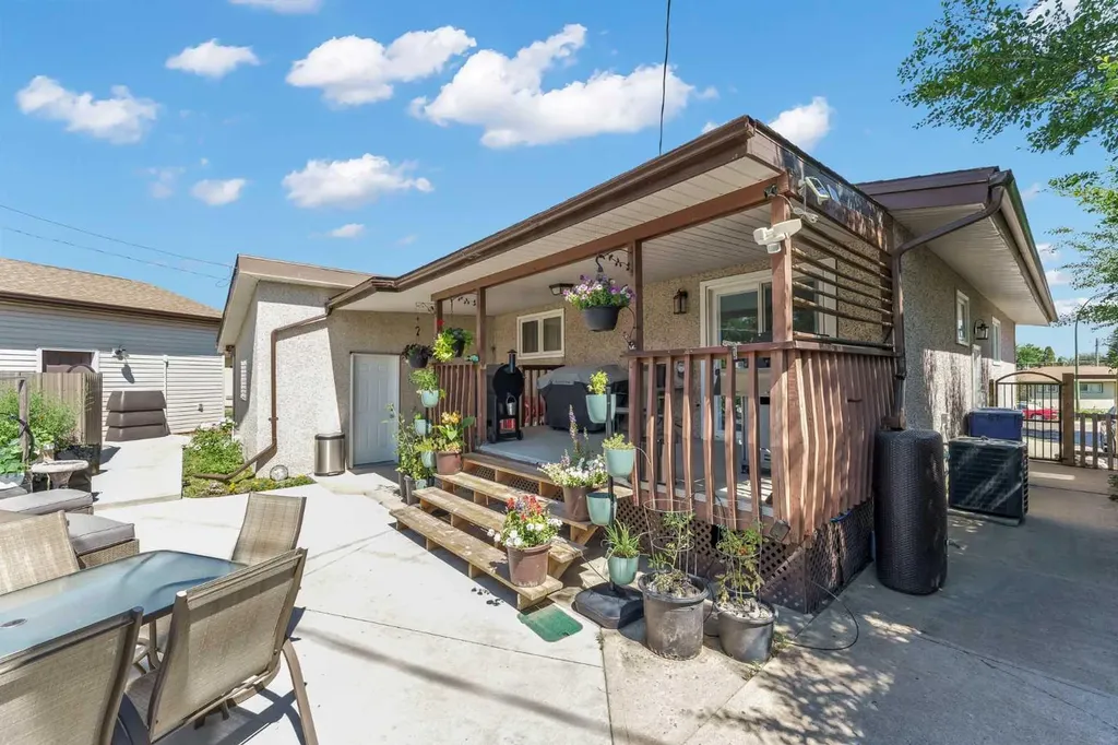 1640 9 Avenue NE Medicine Hat AB T1A6G2