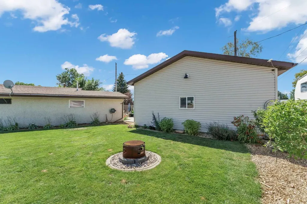 1640 9 Avenue NE Medicine Hat AB T1A6G2