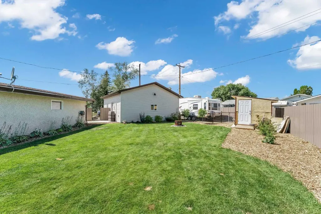 1640 9 Avenue NE Medicine Hat AB T1A6G2