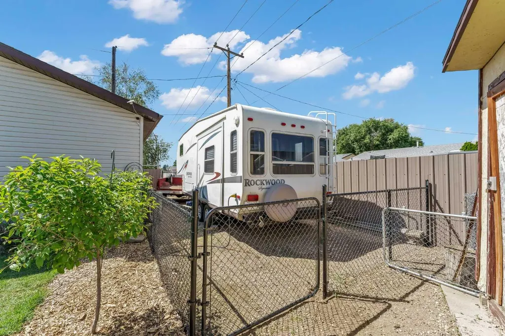 1640 9 Avenue NE Medicine Hat AB T1A6G2