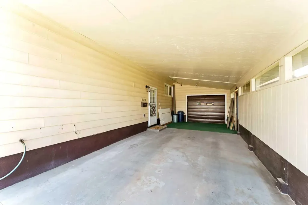 1640 9 Avenue NE Medicine Hat AB T1A6G2