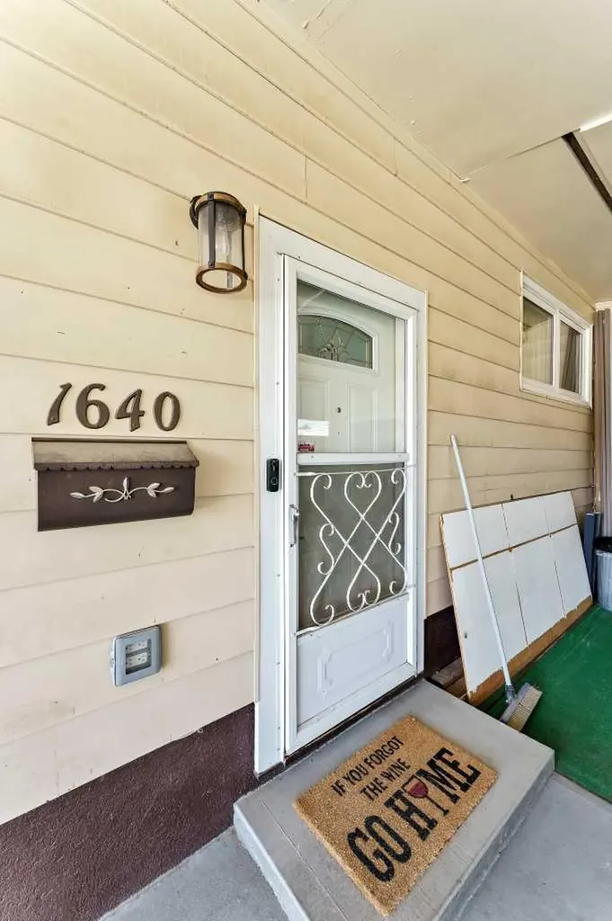 1640 9 Avenue NE Medicine Hat AB T1A6G2