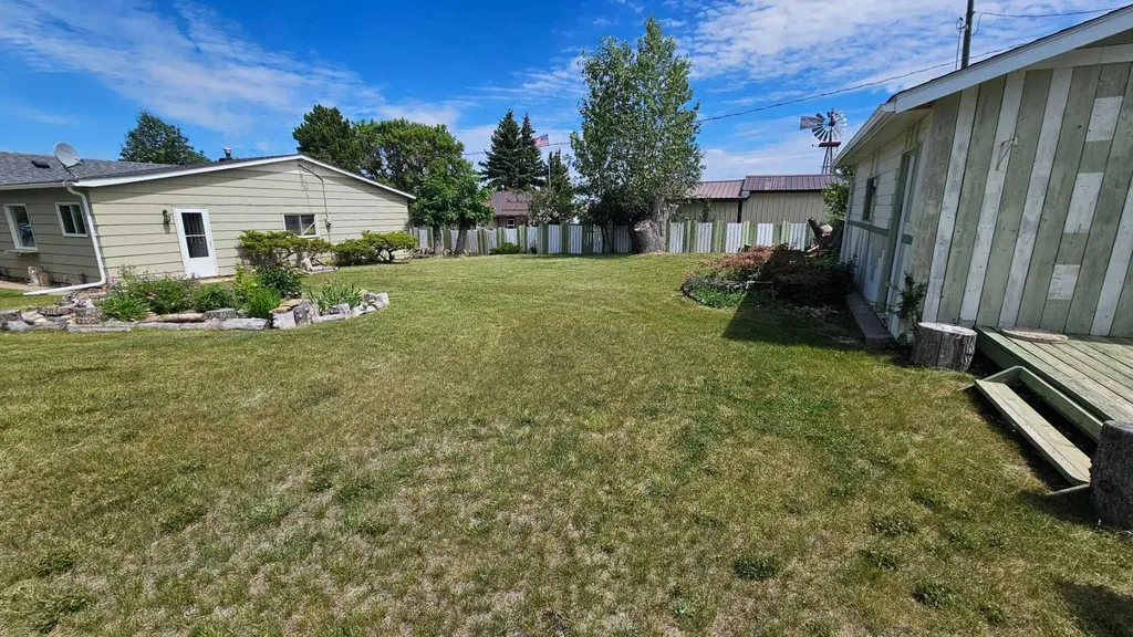 104 1 A Avenue Coutts AB T0K0N0